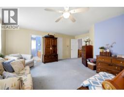 131 HUNTINGWOOD Avenue - 32