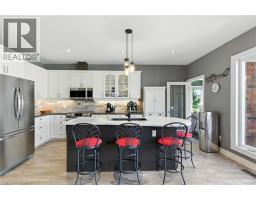 10 FEATHERSTONE Avenue - 12
