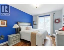 10 FEATHERSTONE Avenue - 24