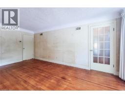 30 SANDERS Boulevard - 11