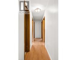 6 ROBROY Court - 16