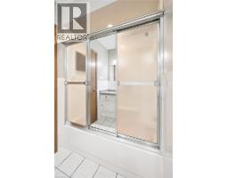 6 ROBROY Court - 25