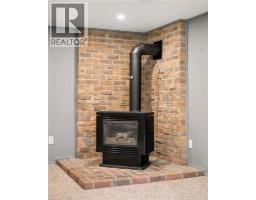 6 ROBROY Court - 33