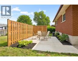 6 ROBROY Court - 39