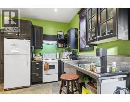 217 CAROLINE Street S - 36