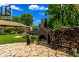 120 STONE CHURCH Road W - 32