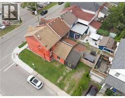 203 CAROLINE Street N - 2