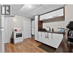 11 ROCHELLE Crescent - 32