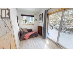 132 FERGUSON Avenue N - 7