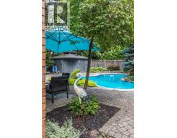 223 BRIAR HILL Crescent - 38