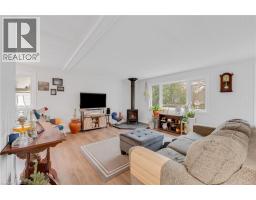 157 MAPLE Crescent - 11