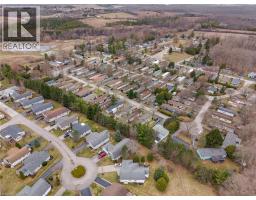 157 MAPLE Crescent - 32