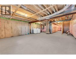 63 LLOYD DAVIES Way - 32