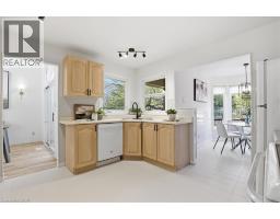 26 ROBERTSON Crescent - 10