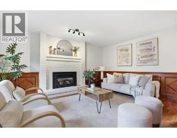 26 ROBERTSON Crescent - 13