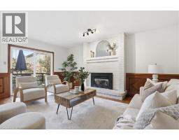 26 ROBERTSON Crescent - 14