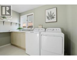 26 ROBERTSON Crescent - 15