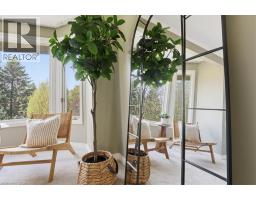 26 ROBERTSON Crescent - 18