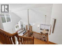 26 ROBERTSON Crescent - 25