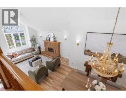 26 ROBERTSON Crescent - 26