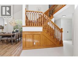 26 ROBERTSON Crescent - 3