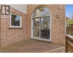 26 ROBERTSON Crescent - 30
