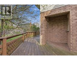 26 ROBERTSON Crescent - 31