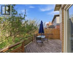 26 ROBERTSON Crescent - 34