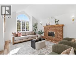 26 ROBERTSON Crescent - 4