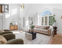 26 ROBERTSON Crescent - 5