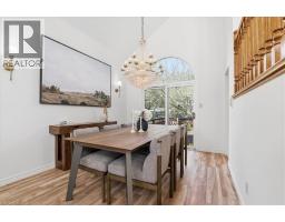 26 ROBERTSON Crescent - 6