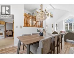 26 ROBERTSON Crescent - 8