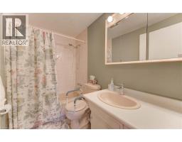 33 MANOR Drive - 21