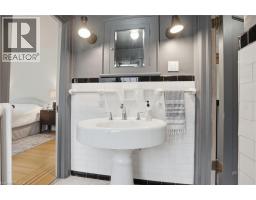 18 INGLEWOOD Drive - 25