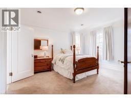 5 UNDERCLIFFE Avenue - 27