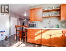 660 KING Street E - 23