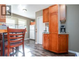 660 KING Street E - 24