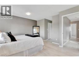 935 ZELLER Crescent - 25