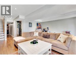 935 ZELLER Crescent - 33