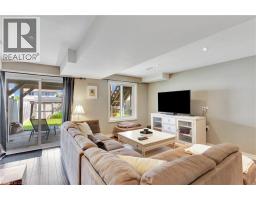 935 ZELLER Crescent - 35