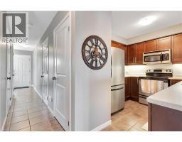 935 ZELLER Crescent - 9