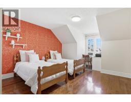 19 FORESTVIEW Drive - 32