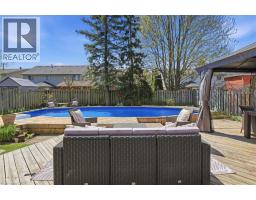 19 FORESTVIEW Drive - 42