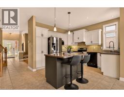76 MOORLAND Crescent - 11