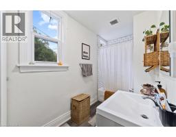 188-190 CAROLINE Street S - 24