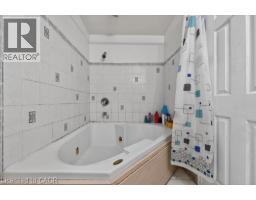 217 PINEGROVE Crescent - 32