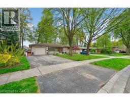 217 PINEGROVE Crescent - 4
