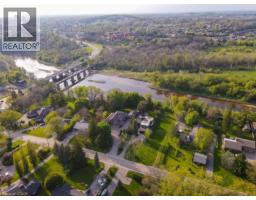 138 RIVERBANK Drive - 37