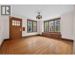 48 STIRLING Avenue N - 3