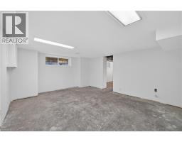 48 STIRLING Avenue N - 32